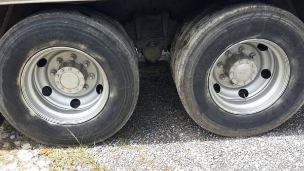 ขาย 10 ล้อ อีซูซุ 240 แรง ตู้เปียก ปี 54 ยาว 6.5 ม.วิ่ง 1xx,xxx  สภาพดี สนใจติดต่อได้ที่  081-9420141  ,  081-5715326