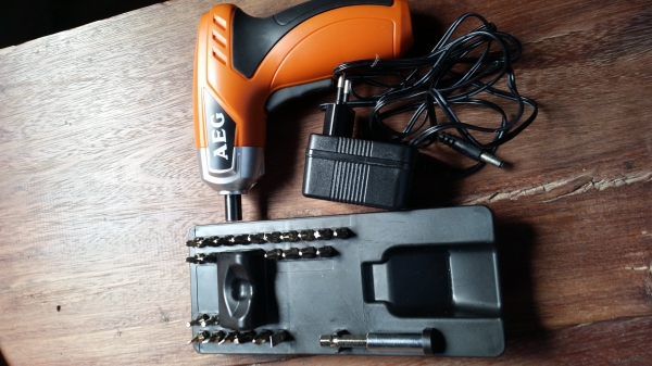 ไขควงไฟฟ้า พร้อมอุปกรณ์