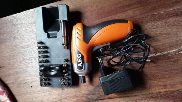 ไขควงไฟฟ้า พร้อมอุปกรณ์