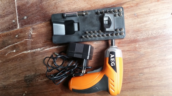 ไขควงไฟฟ้า พร้อมอุปกรณ์