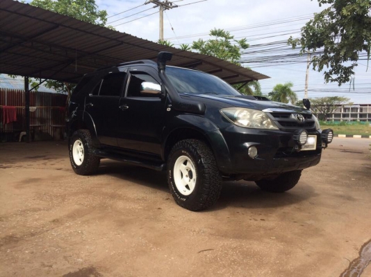 **525,000 บ.ต่อรอง/// TOYOTA FORTUNER 3.0V Auto 4WD ปี05 เดิมบาง เข้มๆ **ขาย FORTUNER 3.0V AUTO 4WD ปี05 ตัวTOP รถSUV ยอดนิยม เสริมหล่อ เข้ม บอดี้เดิมบาง พร้อมใช้งาน TOYOTA FORTUNER 3.0V AUTO 4WD ปี48/05 ตัวท็อป เครื่องเดิม เกียร์เดิม ใช้งาน 213,xxxกม. แท