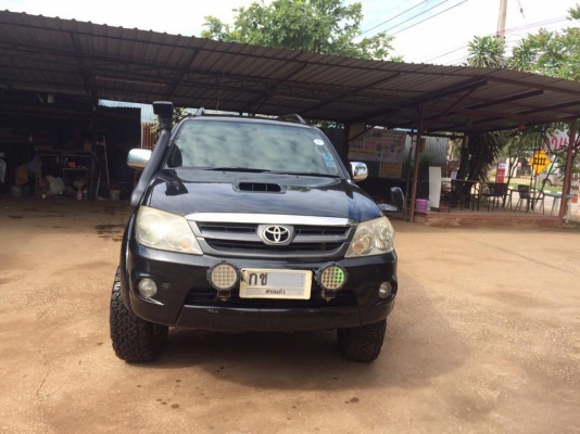 **525,000 บ.ต่อรอง/// TOYOTA FORTUNER 3.0V Auto 4WD ปี05 เดิมบาง เข้มๆ **ขาย FORTUNER 3.0V AUTO 4WD ปี05 ตัวTOP รถSUV ยอดนิยม เสริมหล่อ เข้ม บอดี้เดิมบาง พร้อมใช้งาน TOYOTA FORTUNER 3.0V AUTO 4WD ปี48/05 ตัวท็อป เครื่องเดิม เกียร์เดิม ใช้งาน 213,xxxกม. แท