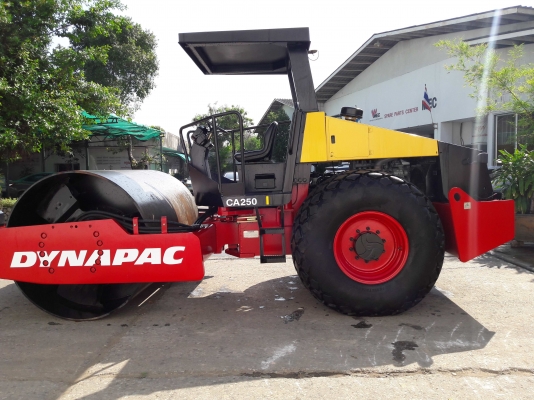 ขายรถบดสั่นสะเทือน DYNAPAC CA250D (USED)