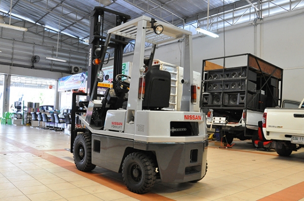 ขายรถโฟล์คลิฟท์มือสอง NISSAN  รุ่น EH01 ราคา 225,000 บาท นำเข้าจากประเทศญี่ปุ่น 100\% ไม่เคยใช้งานในไทย