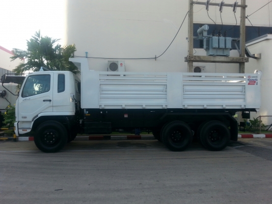 ขาย FUSO 240 แรงม้า พร้อมพร้อมกระบะดร้ำสามมิตร ( มือ 1)