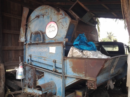 ขายตามสภาพรถนวดข้าว4ล้อกลางนิสสันเครื่องอีซูซุ85แรงตู้นวดสิงเปลือยจัมโบ