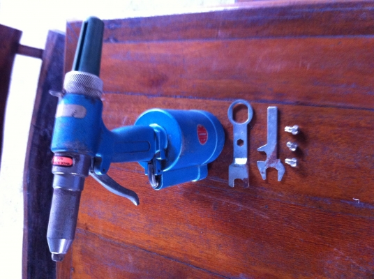 เครื่องย้ำรีเวทใช้ลม