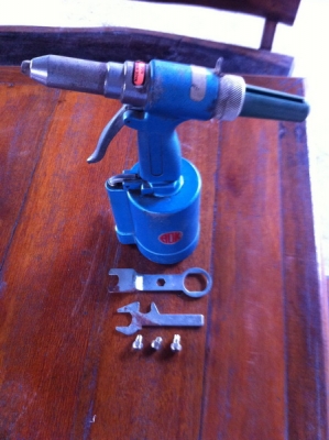 เครื่องย้ำรีเวทใช้ลม