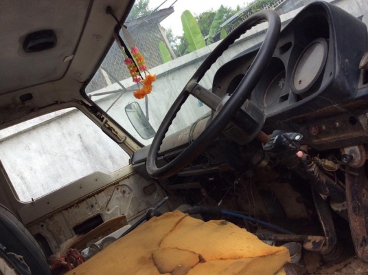 รถ 10 ล้อบรรทุกน้ำ Nissan UD 1 เพลา เครื่อง 175