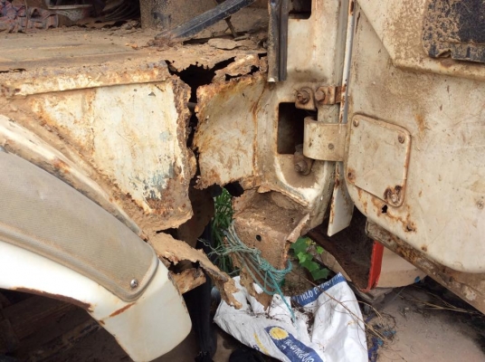 รถ 10 ล้อบรรทุกน้ำ Nissan UD 1 เพลา เครื่อง 175