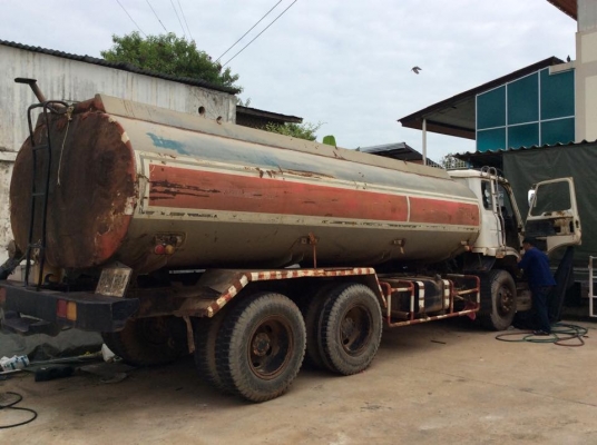 รถ 10 ล้อบรรทุกน้ำ Nissan UD 1 เพลา เครื่อง 175