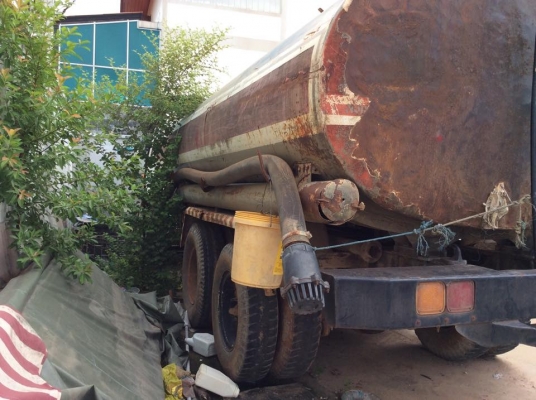 รถ 10 ล้อบรรทุกน้ำ Nissan UD 1 เพลา เครื่อง 175