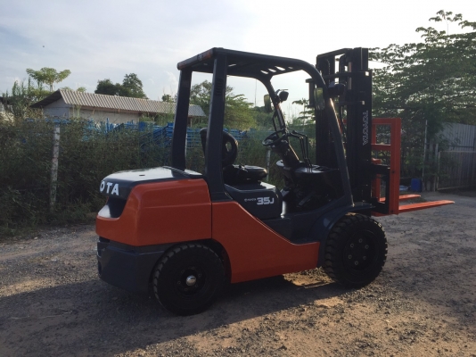 ขายด่วนรถยกเครื่องยนต์ดีเซล TOYOTA รุ่นล่าสุด 8FD35Jขนาด3.5 ตันเสา3 เมตร งาสไลด์ เกียร์ออโต้