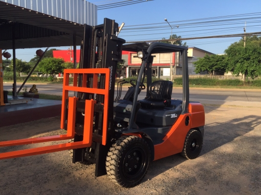 ขายด่วนรถยกเครื่องยนต์ดีเซล TOYOTA รุ่นล่าสุด 8FD35Jขนาด3.5 ตันเสา3 เมตร งาสไลด์ เกียร์ออโต้