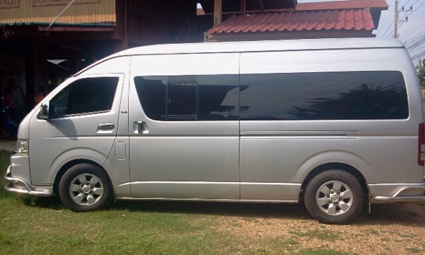 ขายรถตู้ commuter 2.5 ดีเซล สวยมากๆ ปี06 แต่งวีไอพี ราคาถูกครับ