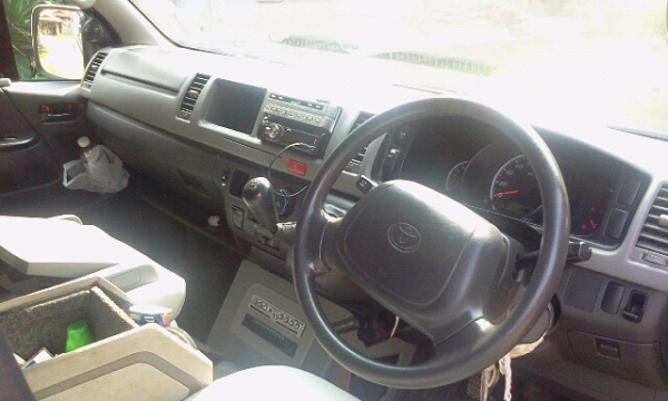 ขายรถตู้ commuter 2.5 ดีเซล สวยมากๆ ปี06 แต่งวีไอพี ราคาถูกครับ