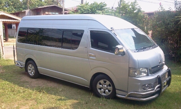 ขายรถตู้ commuter 2.5 ดีเซล สวยมากๆ ปี06 แต่งวีไอพี ราคาถูกครับ