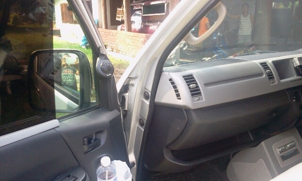 ขายรถตู้ commuter 2.5 ดีเซล สวยมากๆ ปี06 แต่งวีไอพี ราคาถูกครับ