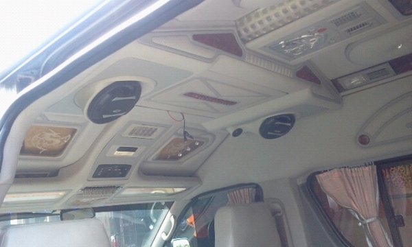 ขายรถตู้ commuter 2.5 ดีเซล สวยมากๆ ปี06 แต่งวีไอพี ราคาถูกครับ