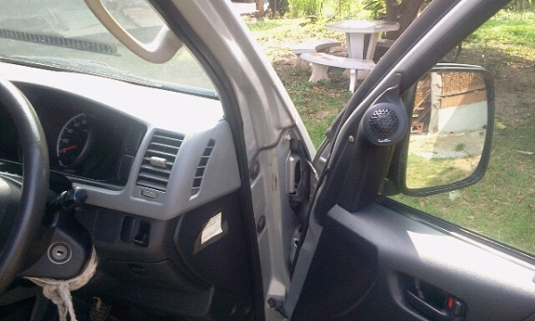 ขายรถตู้ commuter 2.5 ดีเซล สวยมากๆ ปี06 แต่งวีไอพี ราคาถูกครับ