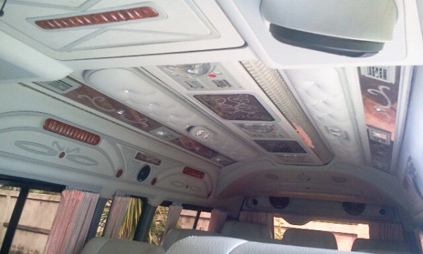 ขายรถตู้ commuter 2.5 ดีเซล สวยมากๆ ปี06 แต่งวีไอพี ราคาถูกครับ