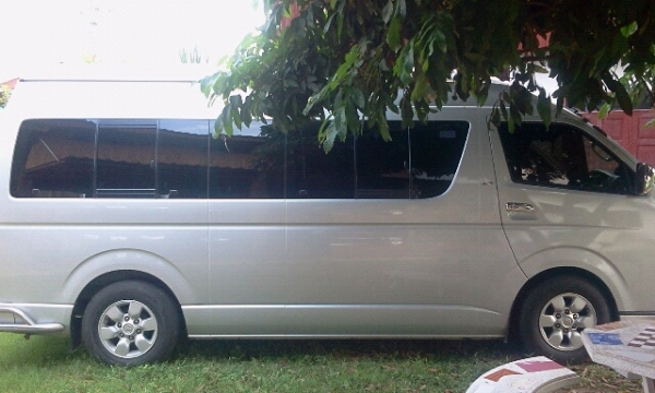 ขายรถตู้ commuter 2.5 ดีเซล สวยมากๆ ปี06 แต่งวีไอพี ราคาถูกครับ