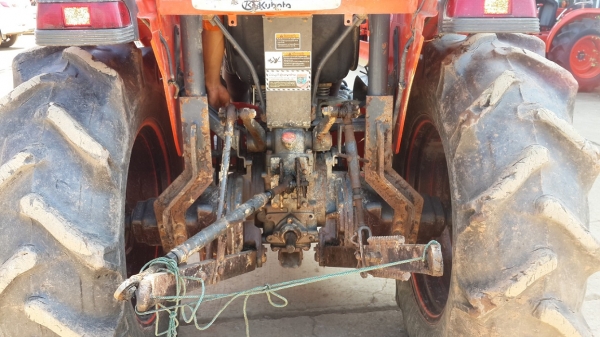 รถแทรกเตอร์L4508 พร้อมใบมีดดันดินหน้า รถแทรกเตอร์L4508 พร้อมใบมีดดันดินหน้า