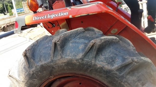 รถแทรกเตอร์L4508 พร้อมใบมีดดันดินหน้า รถแทรกเตอร์L4508 พร้อมใบมีดดันดินหน้า