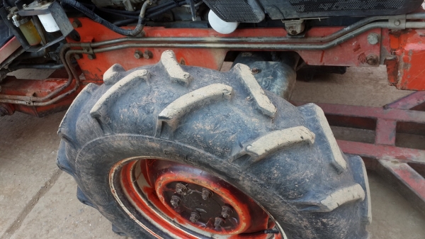 รถแทรกเตอร์L4508 พร้อมใบมีดดันดินหน้า รถแทรกเตอร์L4508 พร้อมใบมีดดันดินหน้า