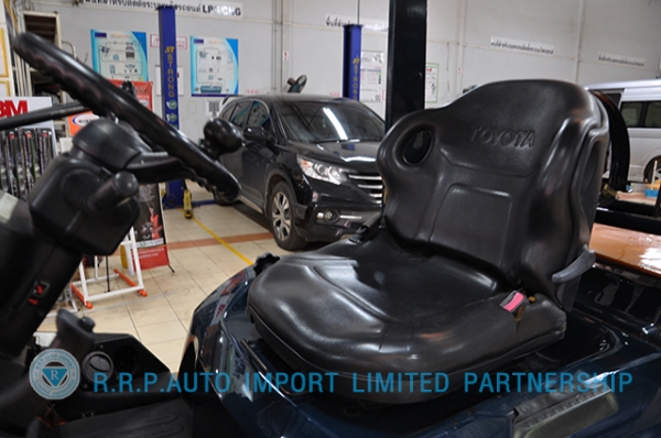 ขายรถโฟล์คลิฟท์มือสอง TOYOTA รุ่น 7FG30 ราคา 355,000 บาท นำเข้าจากประเทศญี่ปุ่น 100\% ไม่เคยใช้งานในไทย