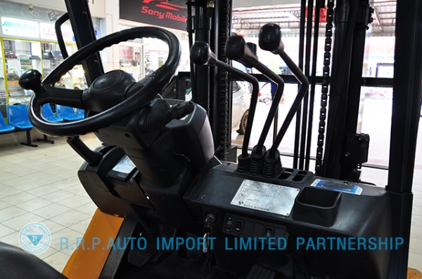 ขายรถโฟล์คลิฟท์มือสอง TOYOTA รุ่น 7FG30 ราคา 355,000 บาท นำเข้าจากประเทศญี่ปุ่น 100\% ไม่เคยใช้งานในไทย