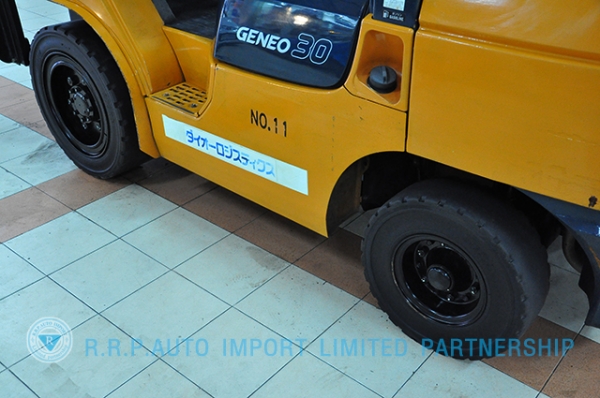 ขายรถโฟล์คลิฟท์มือสอง TOYOTA รุ่น 7FG30 ราคา 355,000 บาท นำเข้าจากประเทศญี่ปุ่น 100\% ไม่เคยใช้งานในไทย