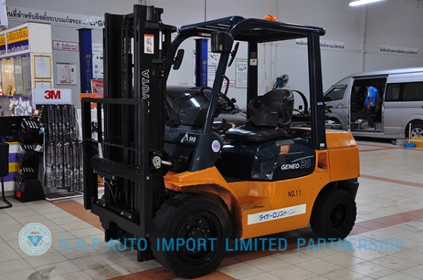 ขายรถโฟล์คลิฟท์มือสอง TOYOTA รุ่น 7FG30 ราคา 355,000 บาท นำเข้าจากประเทศญี่ปุ่น 100\% ไม่เคยใช้งานในไทย