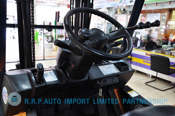 ขายรถโฟล์คลิฟท์มือสอง TOYOTA รุ่น 7FG30 ราคา 355,000 บาท นำเข้าจากประเทศญี่ปุ่น 100\% ไม่เคยใช้งานในไทย