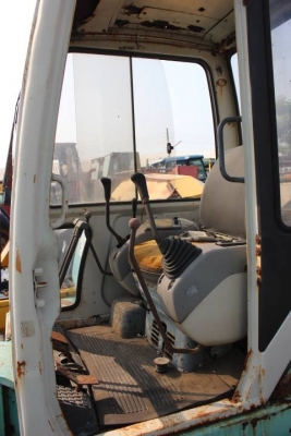 รถขุด Komatsu pc30-7 หัวเก๋ง