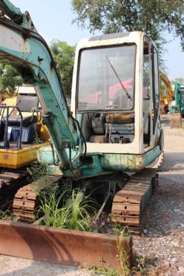 รถขุด Komatsu pc30-7 หัวเก๋ง