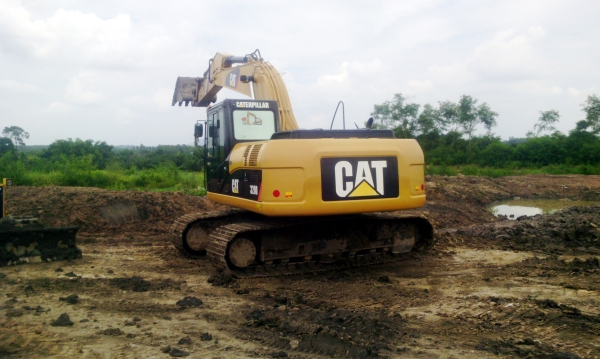 CAT320D