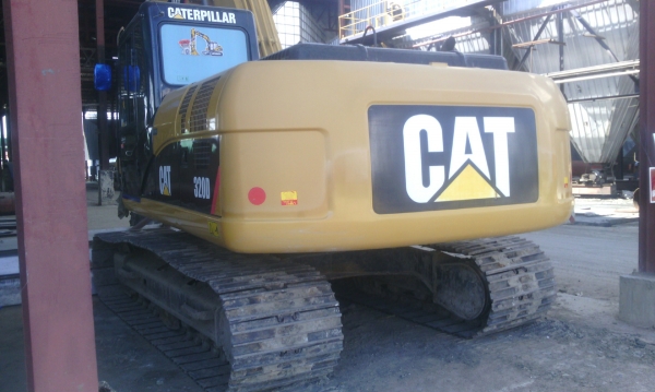 CAT320D