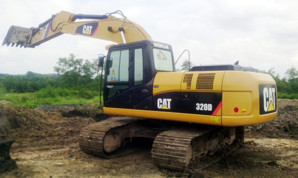 CAT320D
