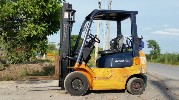 ขายด่วนรถยก TOYOTA 7FGยก1.5ตันเสาสูง3เมตรยางตันหน้าหลังรถนอกนำเข้ายังไม่เคยใช้งานในเมืองไทยเลย=รุ่นใหม่ขายถูกๆๆ