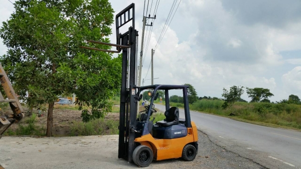 ขายด่วนรถยก TOYOTA 7FD ดีเซลยก1.5ตันเสาสูง3เมตรเกียร์ออโต้ยางตันหน้าหลังรถนอกนำเข้ายังไม่เคยใช้งานในเมืองไทยเลย=รุ่นใหม่ขายถูกๆๆ