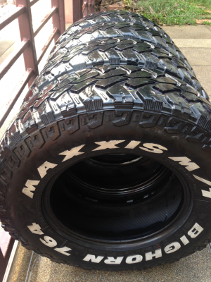 ยาง Mud Maxxis 245 75 16 ดอกเยอะ ไม่มีปะ พร้อมใช้งาน ราคาไม่แพง