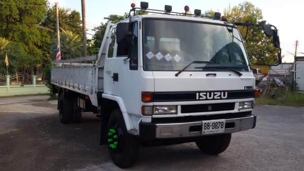 ขายรถ 6 ล้อ ใหญ่FTR  165 แรง รถห้างแท้  รถสวยมากเลยเครื่องดี. คัชชีสวย. แอร๋. กระจกไฟฟ้า ยาว 6.50เมตรรถหน้าใช้มากเลยคับ