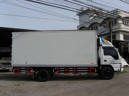 ขาย 6 ล้อ ตู้แห้ง 3 บาน อีซูซุ NQR 150 แรง ยาว 5.50 ม.ปี 2007 พร้อมใช้งาน สภาพกว่า 90 \% สวยกิ๊ป ๆ  ชมรถก่อนได้ครับ สนใจติดต่อได้ที่ 081-9425443   ,  081-5715326