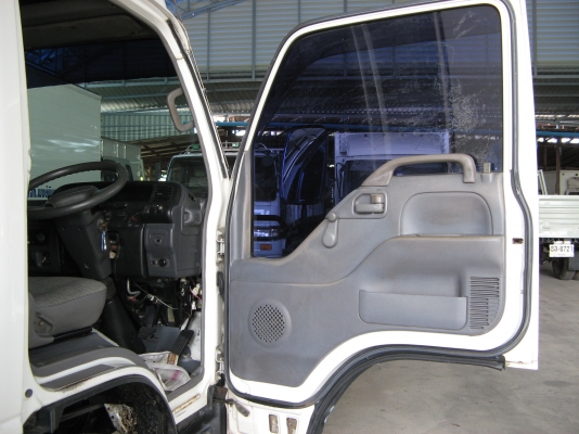 ขาย 6 ล้อ ตู้แห้ง 3 บาน อีซูซุ NQR 150 แรง ยาว 5.50 ม.ปี 2007 พร้อมใช้งาน สภาพกว่า 90 \% สวยกิ๊ป ๆ  ชมรถก่อนได้ครับ สนใจติดต่อได้ที่ 081-9425443   ,  081-5715326