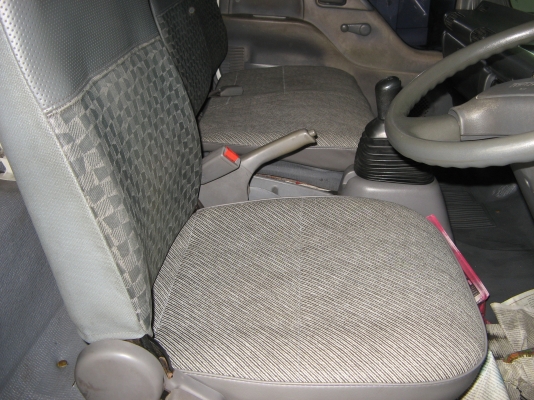 ขาย 6 ล้อ ตู้แห้ง 3 บาน อีซูซุ NQR 150 แรง ยาว 5.50 ม.ปี 2007 พร้อมใช้งาน สภาพกว่า 90 \% สวยกิ๊ป ๆ  ชมรถก่อนได้ครับ สนใจติดต่อได้ที่ 081-9425443   ,  081-5715326