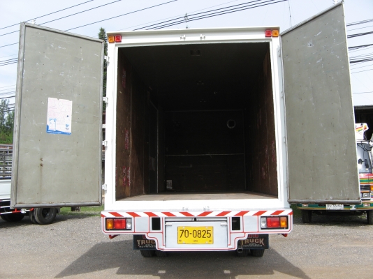 ขาย 6 ล้อ ตู้แห้ง 3 บาน อีซูซุ NQR 150 แรง ยาว 5.50 ม.ปี 2007 พร้อมใช้งาน สภาพกว่า 90 \% สวยกิ๊ป ๆ  ชมรถก่อนได้ครับ สนใจติดต่อได้ที่ 081-9425443   ,  081-5715326