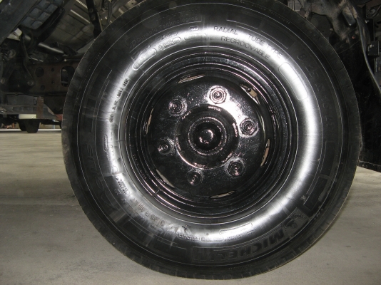 ขาย 6 ล้อ ตู้แห้ง 3 บาน อีซูซุ NQR 150 แรง ยาว 5.50 ม.ปี 2007 พร้อมใช้งาน สภาพกว่า 90 \% สวยกิ๊ป ๆ  ชมรถก่อนได้ครับ สนใจติดต่อได้ที่ 081-9425443   ,  081-5715326