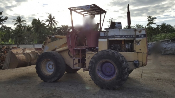 รถตัก KOMATSU  510.    ( มีขาย 2 คัน. )    สนใจติดต่อ  081 - 6079515