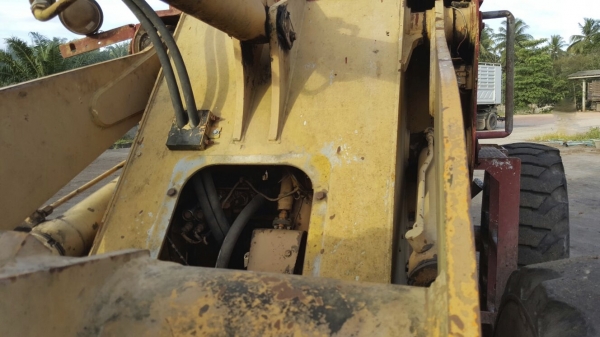 รถตัก KOMATSU  510.    ( มีขาย 2 คัน. )    สนใจติดต่อ  081 - 6079515